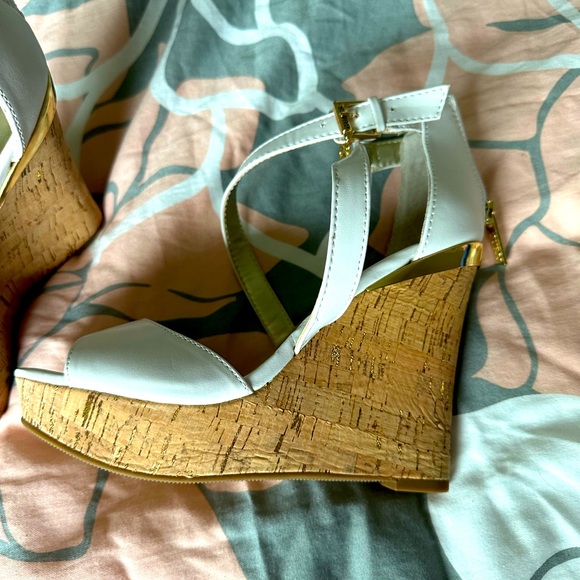 GUESS WOMEN WEDGE SANDAL, UNUSED !! - Picture 5 of 8
